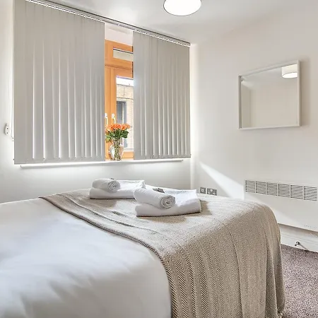Central Park Apartment *